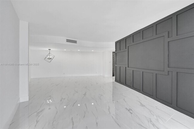 Foto del edificio - 100 Golden Isles Dr