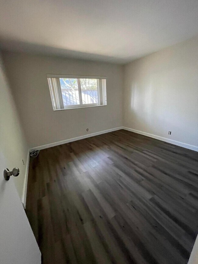 Foto del edificio - 530 NE 37th St
