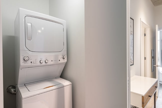 Foto del edificio - 2733 W Belden Ave