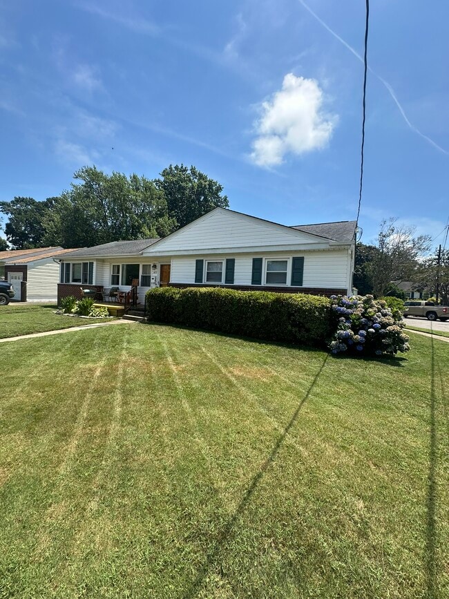 Building Photo - 1873 Brookwood Rd