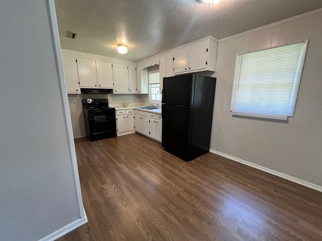 Building Photo - 608 Hightower St