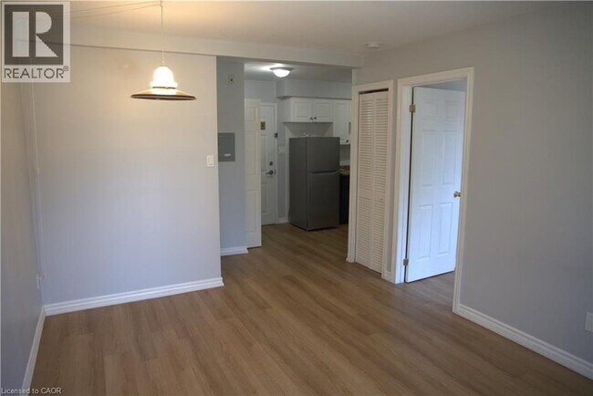 Building Photo - 28 Victoria Ave N