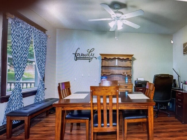 Foto del edificio - 4424 Dewey Ave