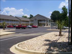 Foto principal - 719 W Snellgrove Ave