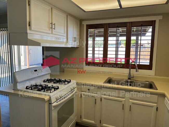 Building Photo - 1802 W Villa Rita Dr