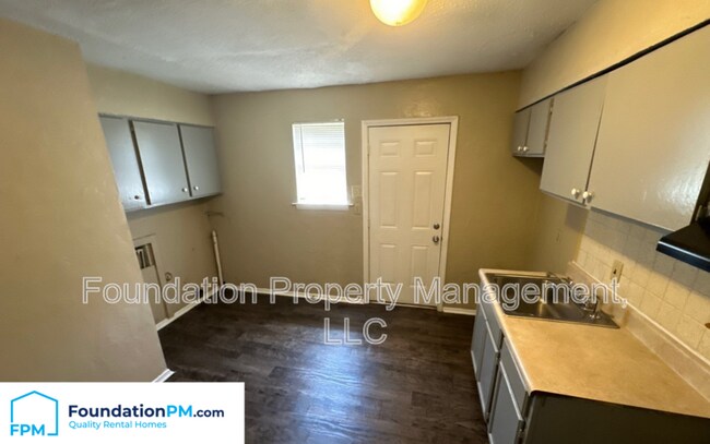 Building Photo - 3222 Ashwood St