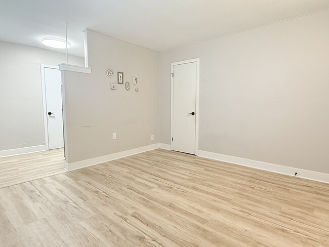 Building Photo - 308 Askin Ave