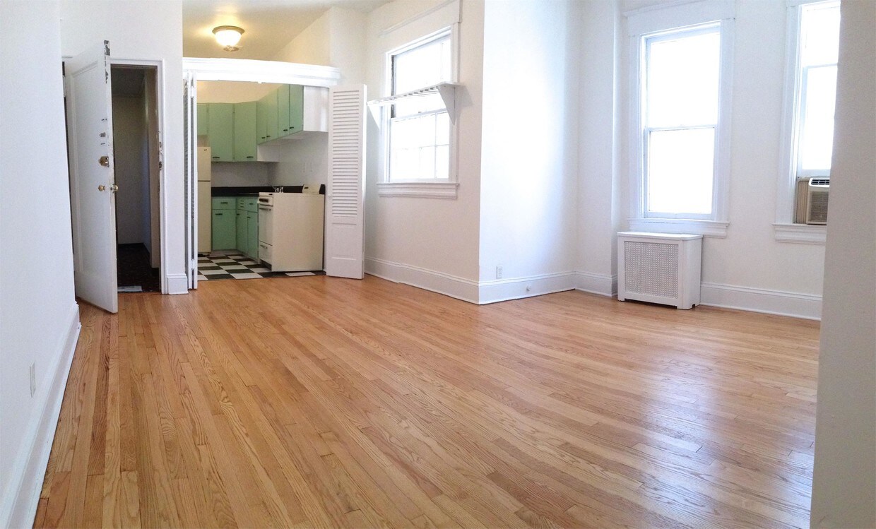 Primary Photo - 216 Maryland Ave NE