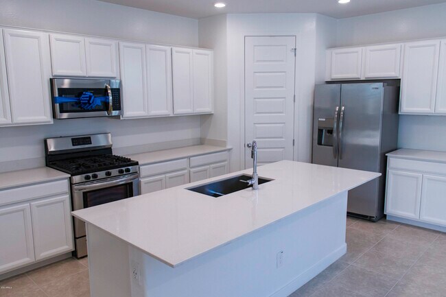 Building Photo - 1106 E Weatherby Way