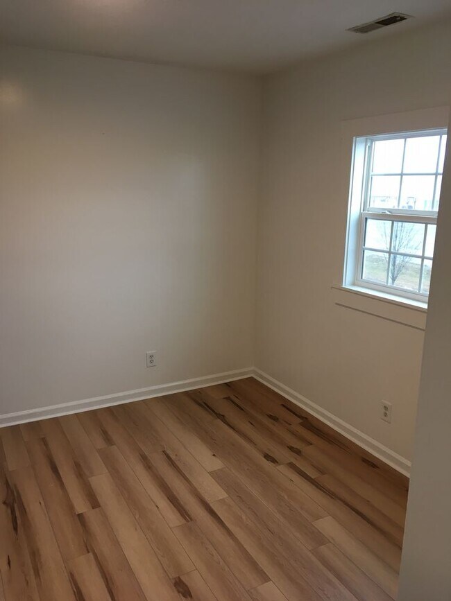 Building Photo - 1 Bed / 1 Bath Apartment Available Now