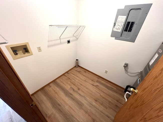 Building Photo - 2 Bed 1 Bath Single Family Home Located in...