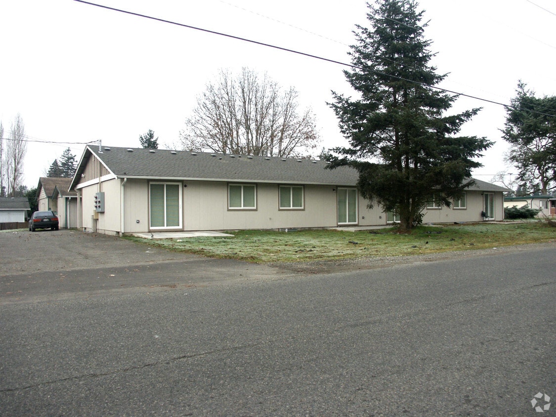 Two Four Plex Buildings Apartments in Spanaway, WA
