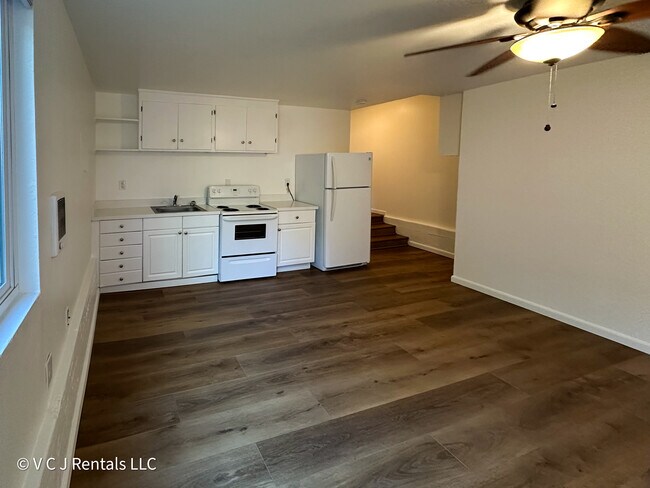 Studio View 2 - 1890 Almond Avenue