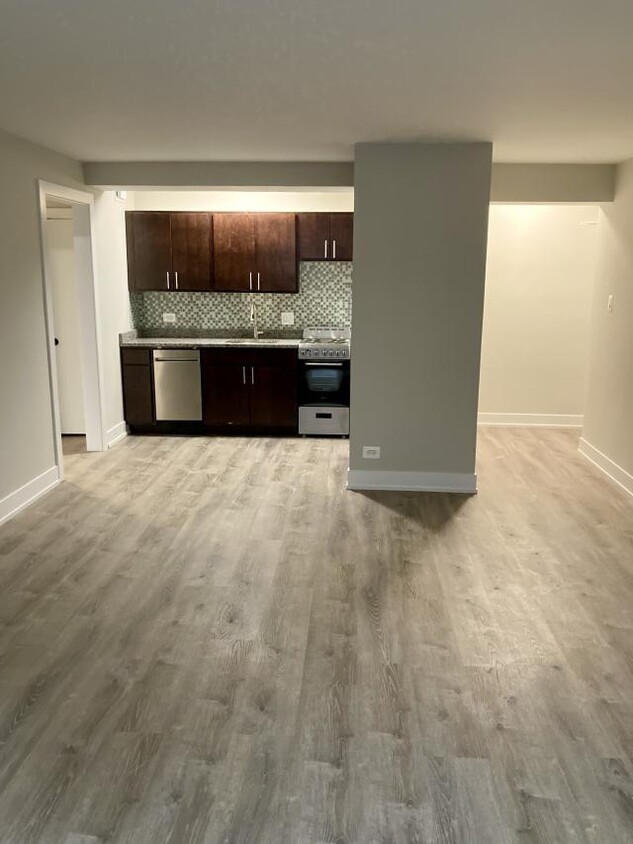 Foto principal - 1 bedroom in Chicago IL 60657