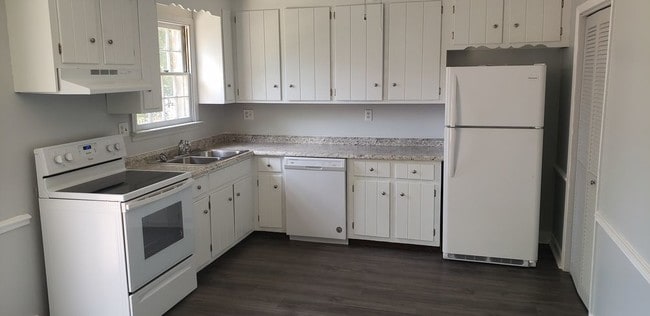 Building Photo - 2203 Ashcreek Dr