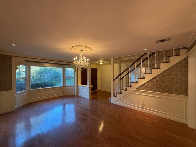 Building Photo - Beautiful 3Bd/2Ba Home On Over an Acre Lot!