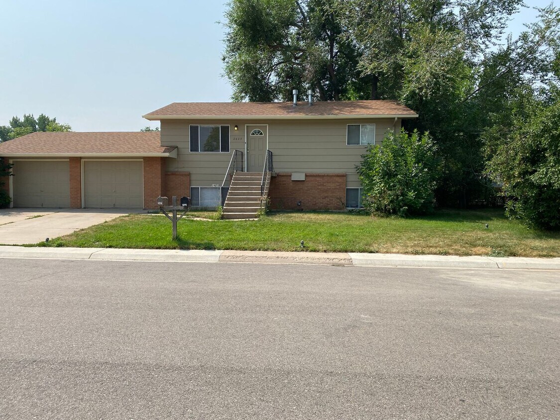 Primary Photo - 2423 Crabtree Drive