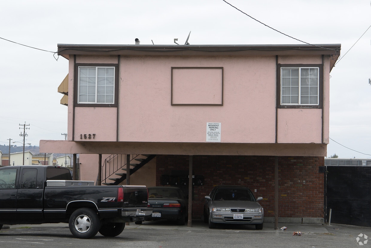 Building Photo - 1527 Rumrill Blvd