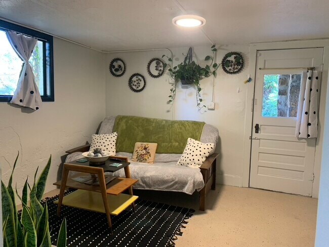 Sala de estar - Actualmente sin amueblar - 1415 W 1st St