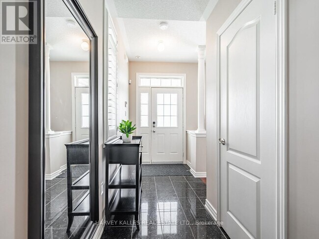 Photo du bâtiment - 42 Rosewood Ave