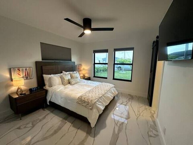 Foto del edificio - Beautiful 2 Bedroom 2 Bath In Naples