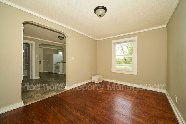 Building Photo - 707 S Keystone Ave