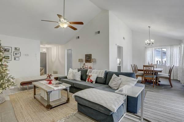 Building Photo - 10106 Aspen St