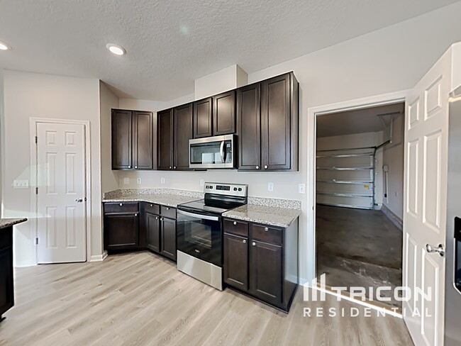 Foto del edificio - 13370 Avery Park Ln