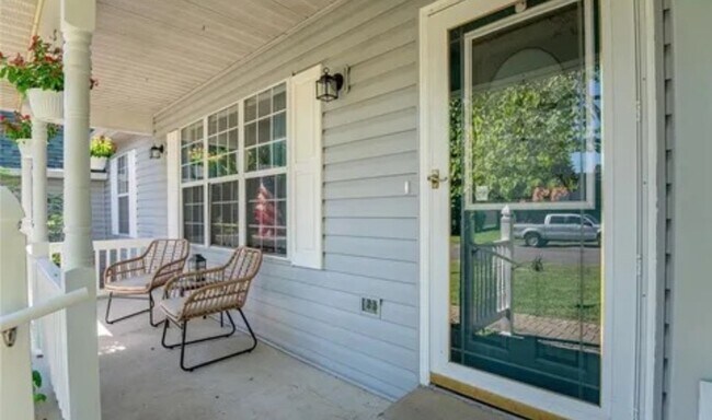 Foto del edificio - Amazing 4 bedroom 4 bath with short term lease