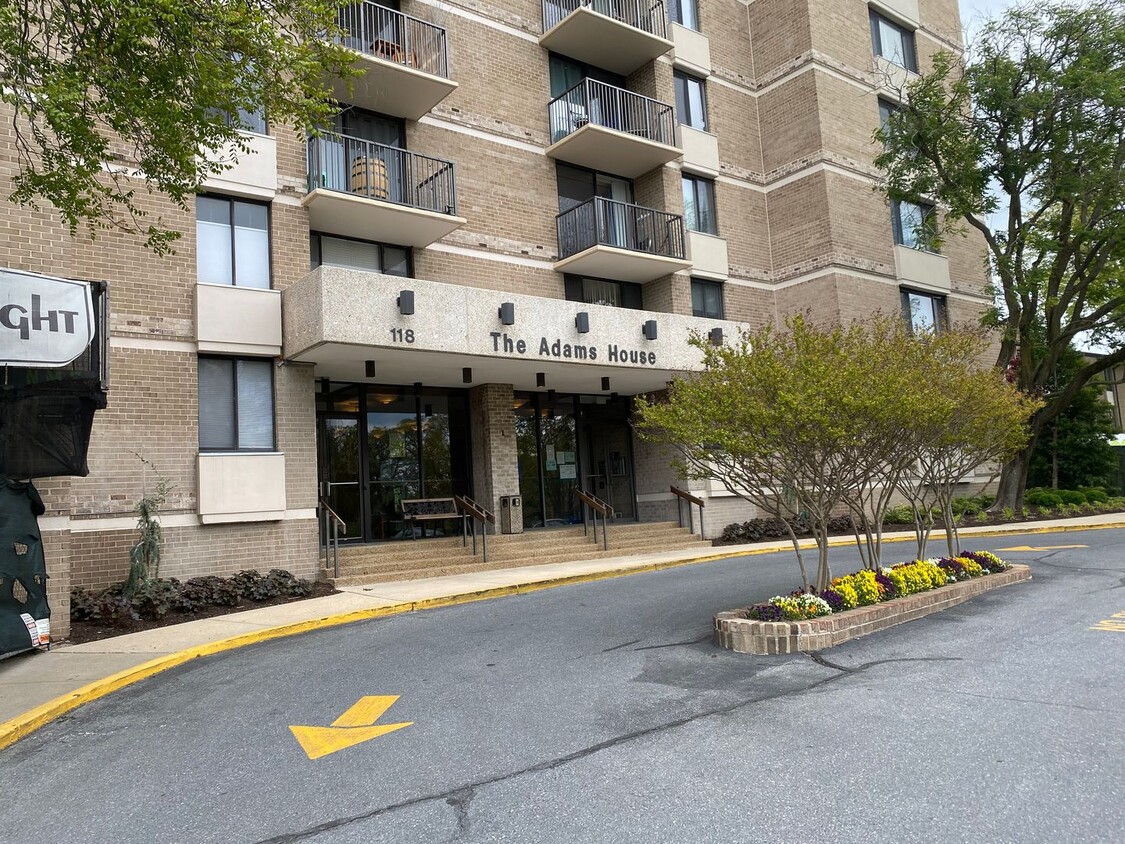 Foto principal - Lovely Studio Condo Unit in Rockville!