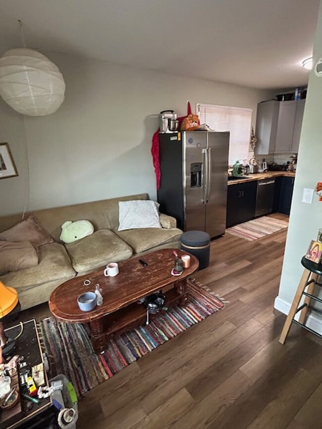 Building Photo - Contemporary 1BR/1BA - Location Meets Styl...