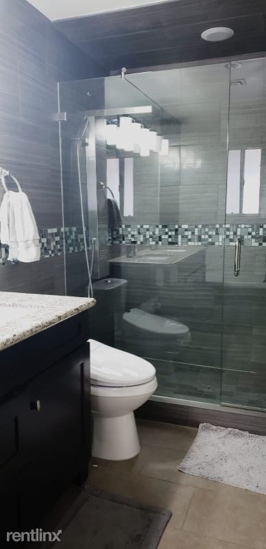 Foto del edificio - 5 br, 3 bath House - 1475 S Tenaya Way