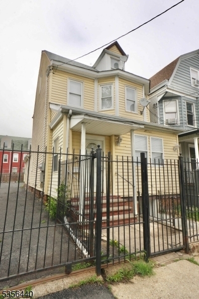 Building Photo - 159 Grafton Ave