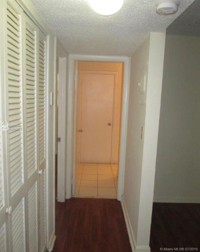 Foto del edificio - 850 E Commercial Blvd