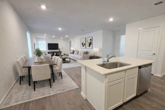 Building Photo - 40821 Hawthorne Glades St