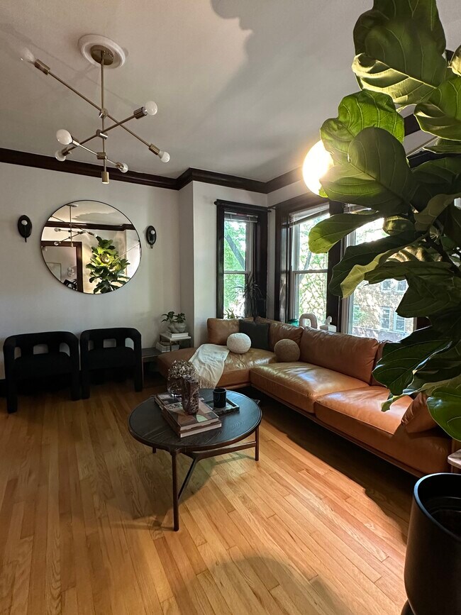 Living Room - 3659 N Hoyne Ave