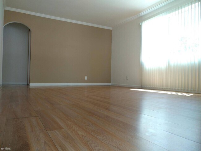 Foto del edificio - 428 Escobar St