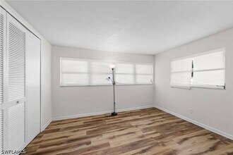 Building Photo - 1211 SE 34th St