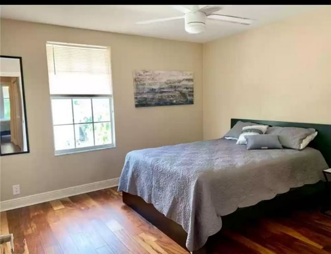 Foto del edificio - 6132 Lakefront Dr