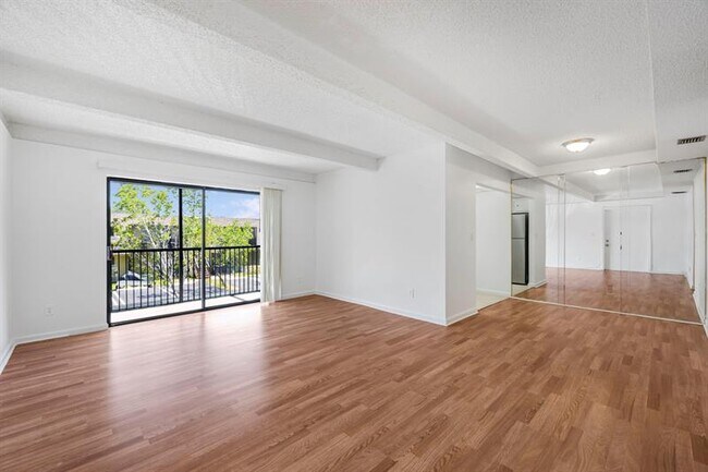 Building Photo - 1325 S Flagler Ave