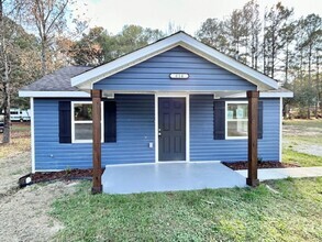 Building Photo - 614 Maple Rd