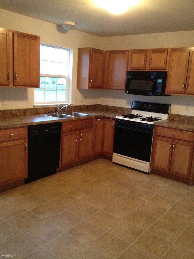 Foto principal - 3 br, 2.5 bath Townhome - 154 Radle Rd