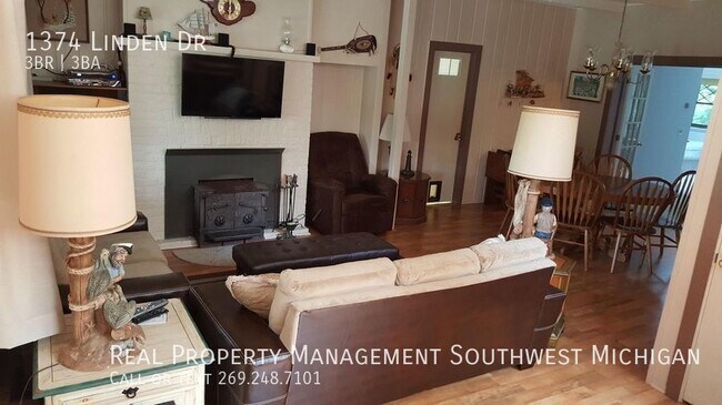 Building Photo - 1374 Linden Dr