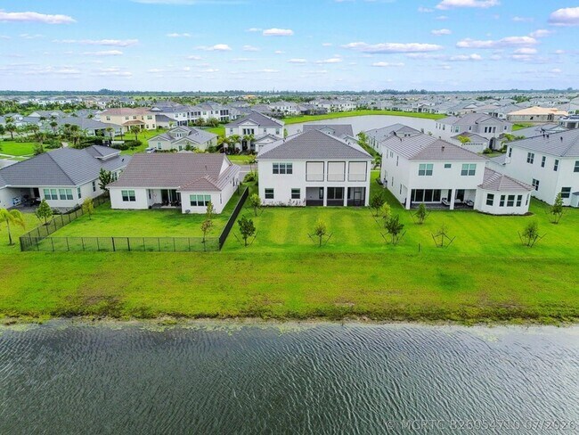 Foto del edificio - 15030 Wildwood Cir