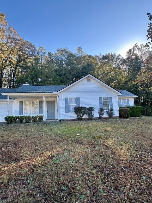 Single Family Home in Gillsville - Single Family Home in Gillsville