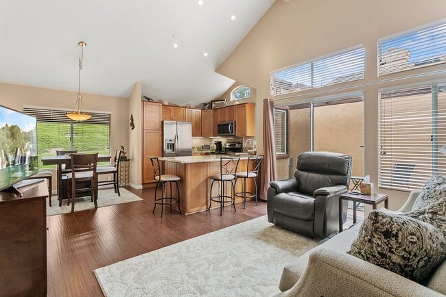 Building Photo - Furnished Bear Brand condo with Walkabilit...