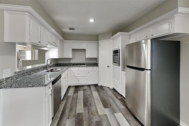 Building Photo - 906 Valley Ranch Dr