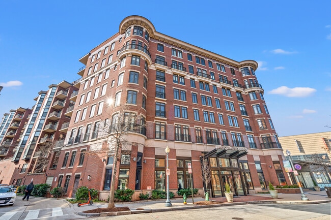 1390 Kenyon Square - 1390 Kenyon St NW