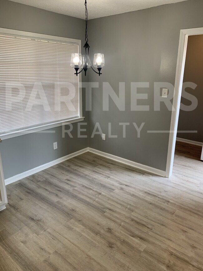 Foto del edificio - 3341 Cross Creek Dr