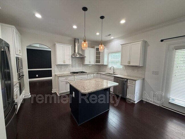 Building Photo - 1103 Magenta Way